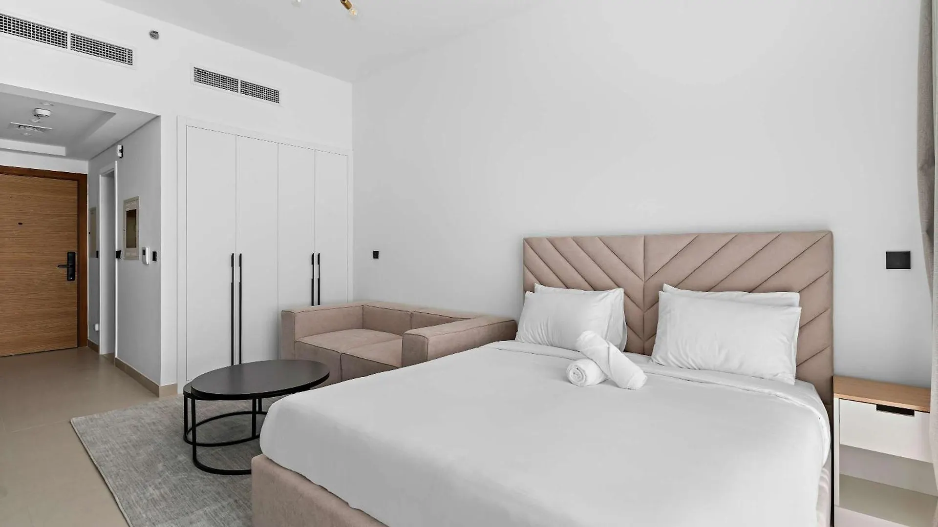 Modern Studio In Al Furjan With Pool And Gym دبي 0*,