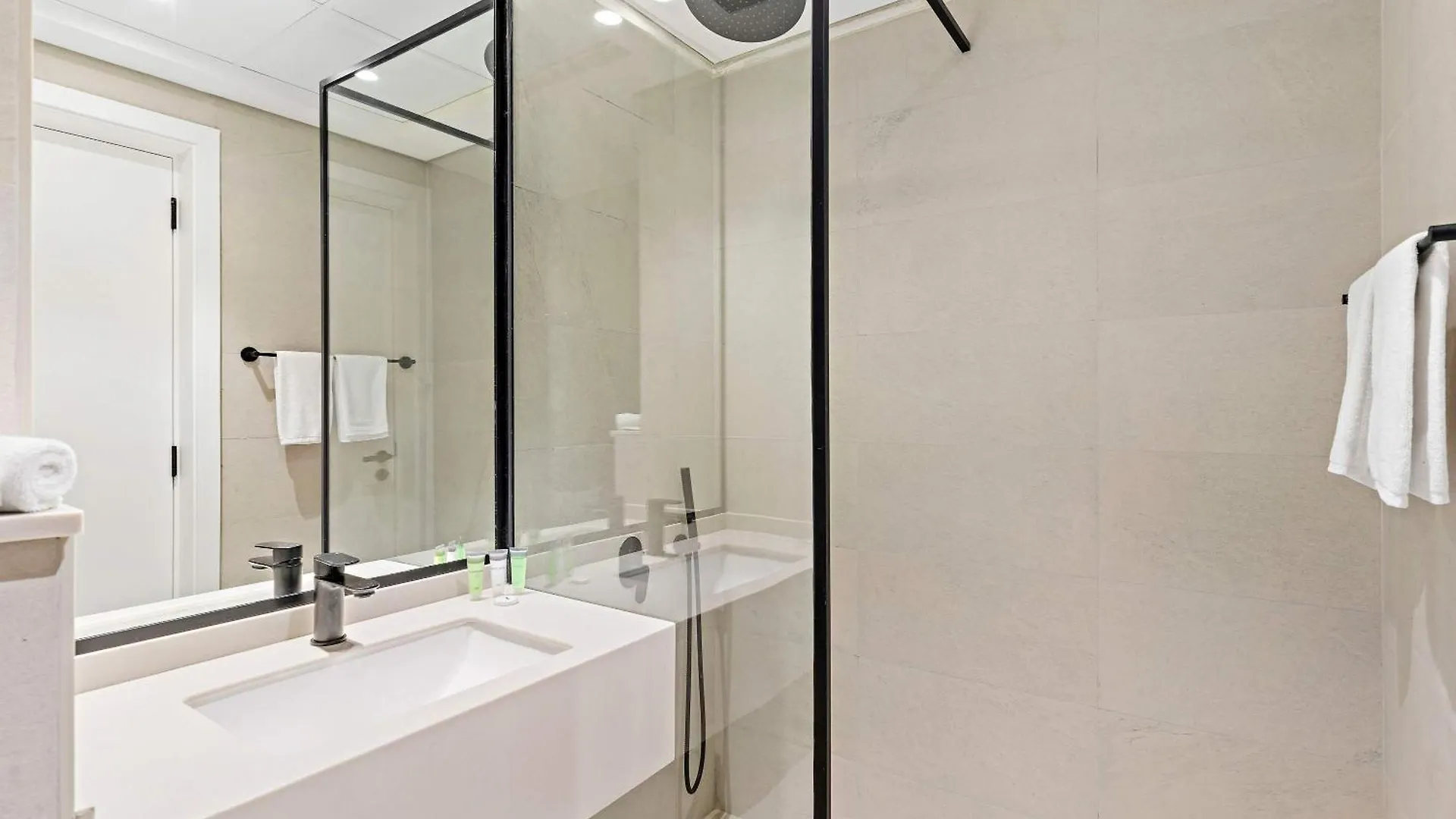 Modern Studio In Al Furjan With Pool And Gym دبي شقة